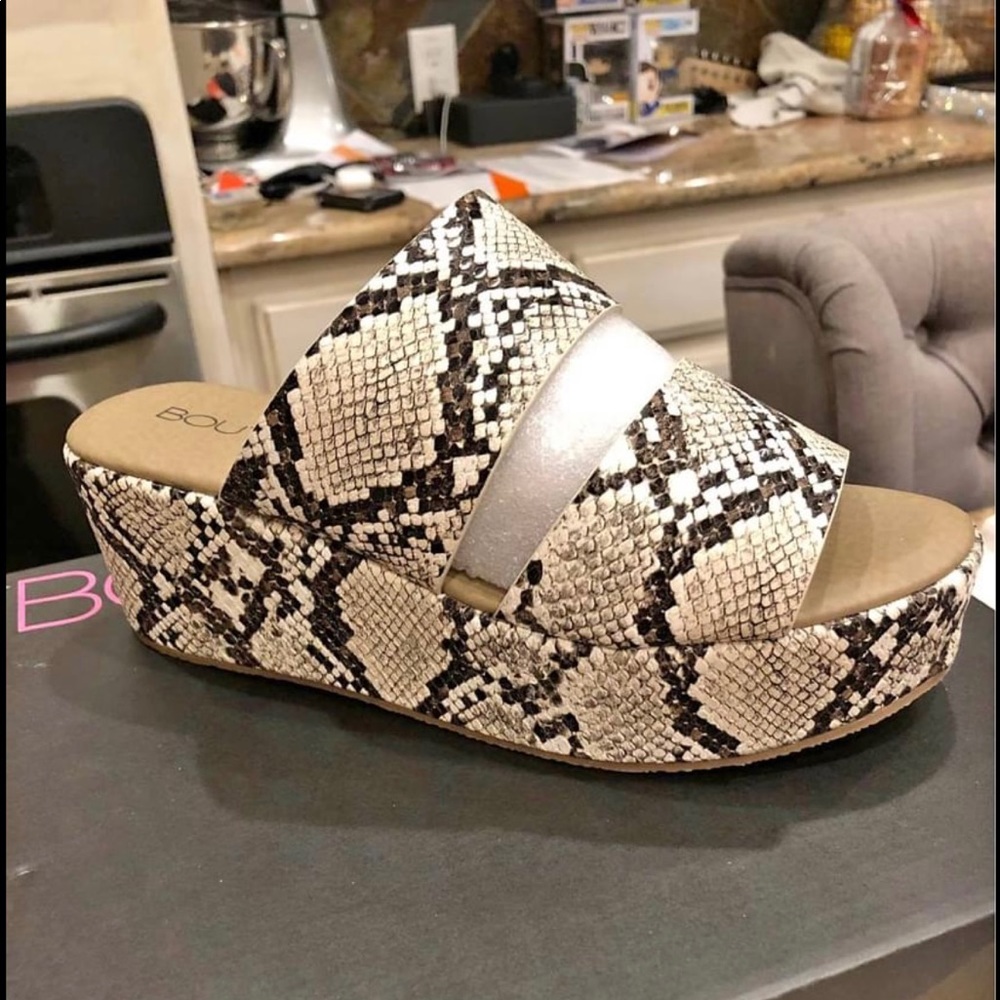 Corky’s - size 8